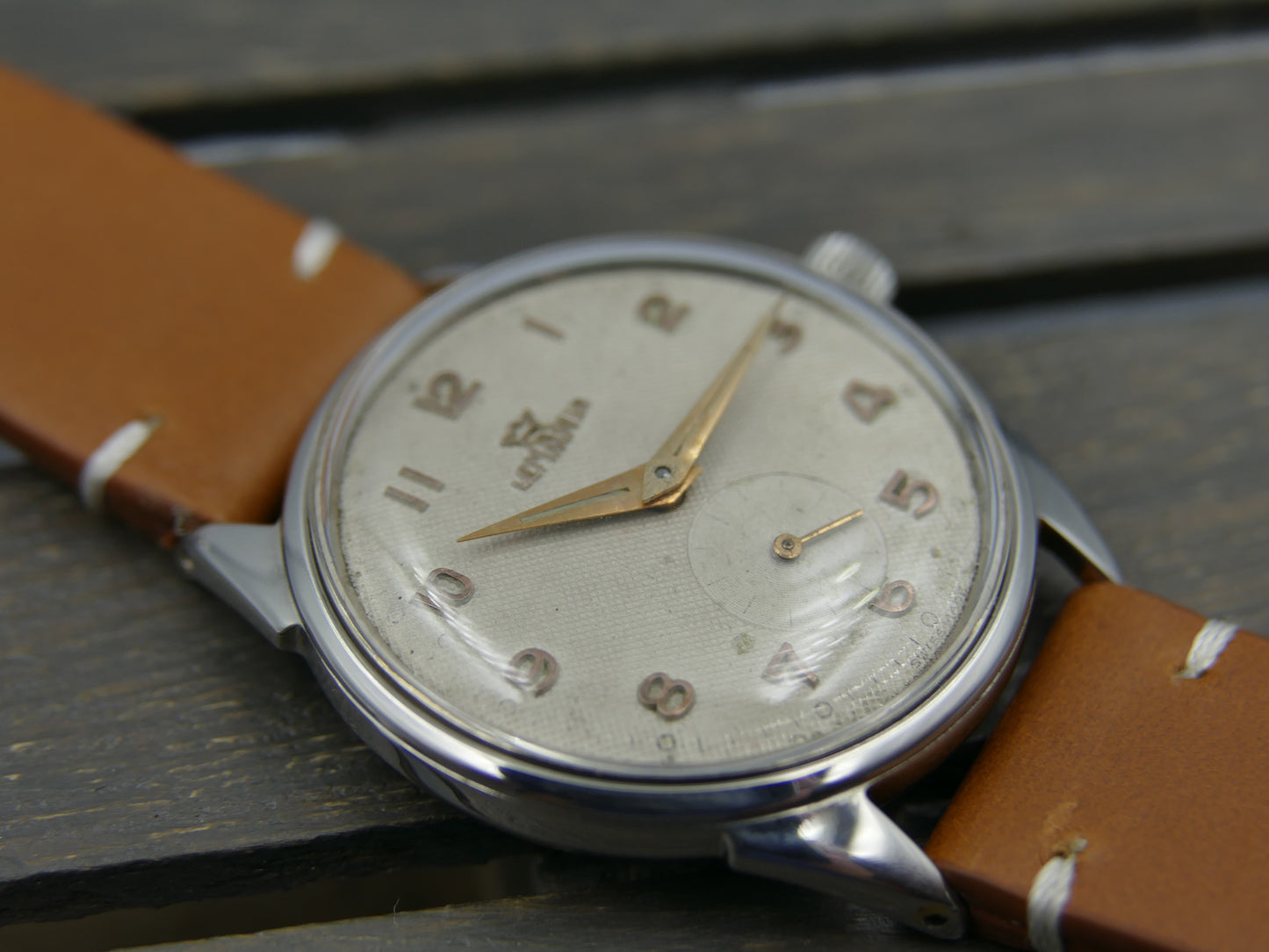 60s vintage watch mens Lemania ref. 298 /4 cal. 3000 honey dial serviced