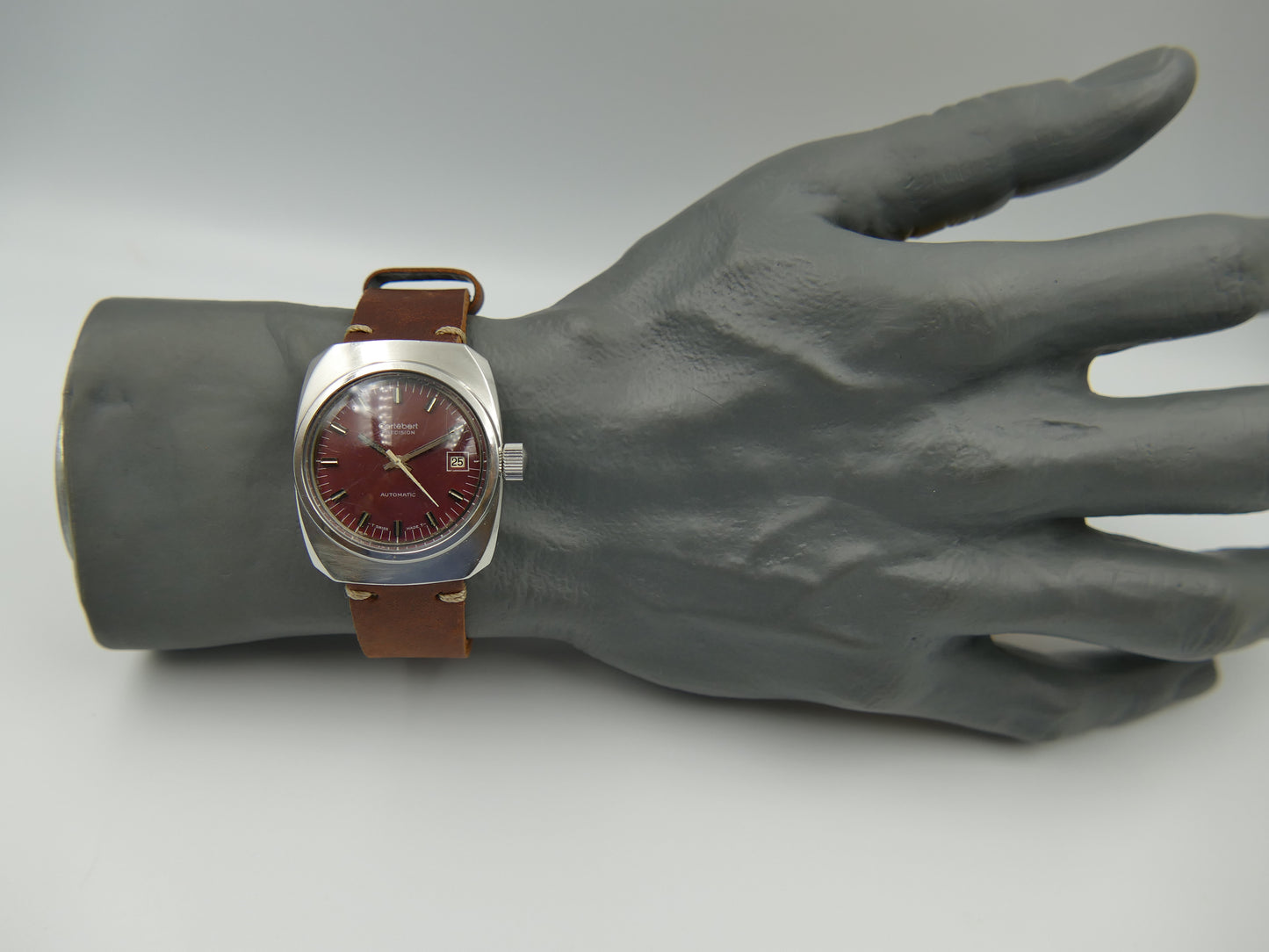 60s vintage watch mens Cortebert precision burgundy ref. 298.006 monocoque 60 1ers prix observatoires serviced