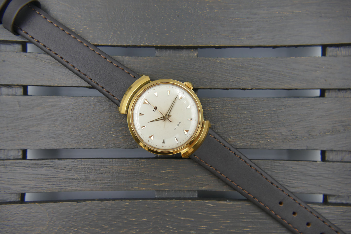 60s vintage watch dress mens LIP ref 233.335 Hooded Lugs Hand-winding Cal. R23B