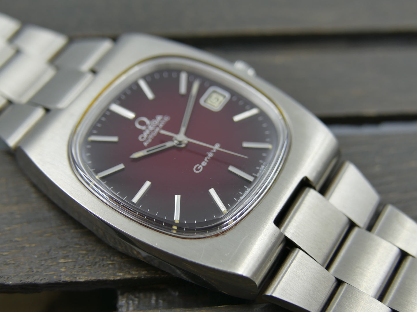 70s vintage watch Omega Geneve Automatic cal 1012 ref 166.0191 burgundy red dial NOS