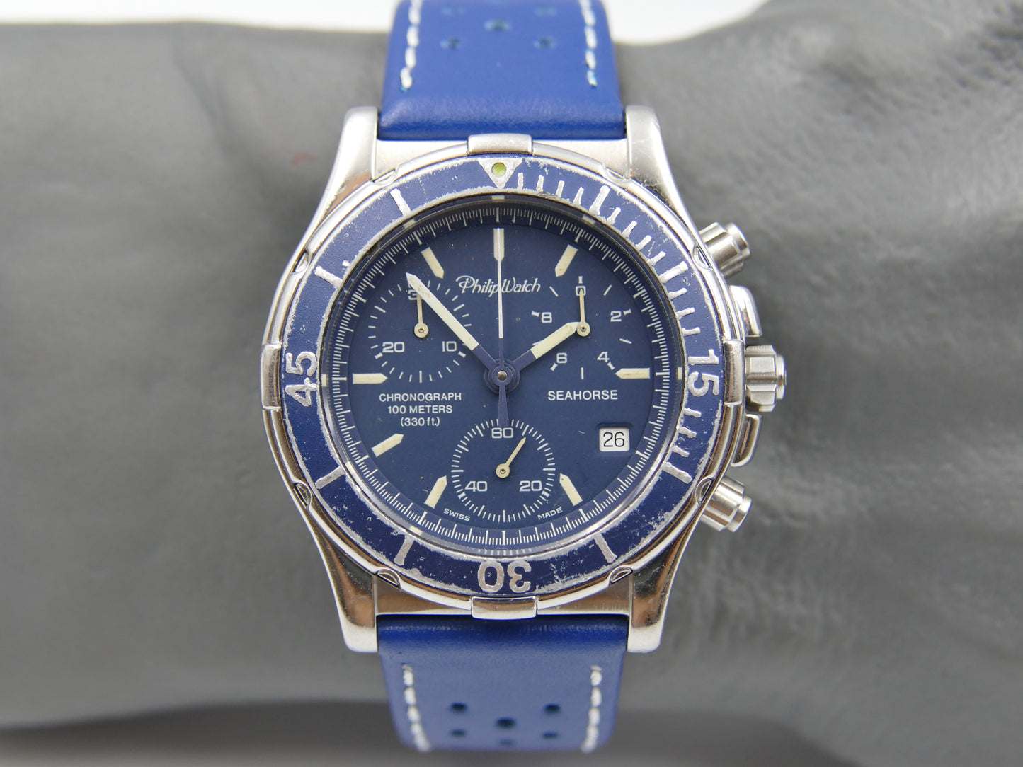 vintage watch mens chronograph quartz eta 251.272 Philip Watch Seahorse blue