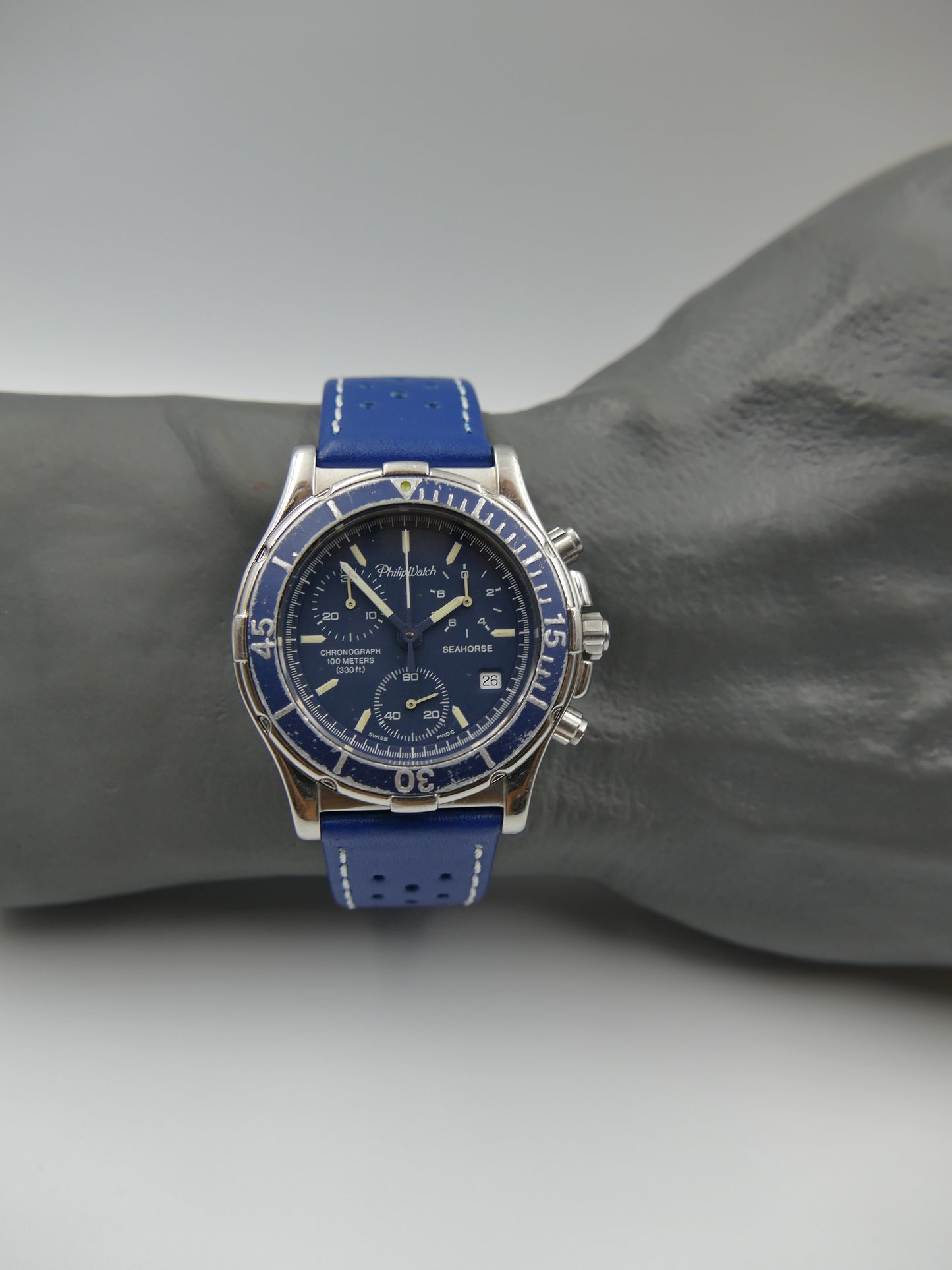 vintage watch mens chronograph quartz eta 251.272 Philip Watch Seahorse blue