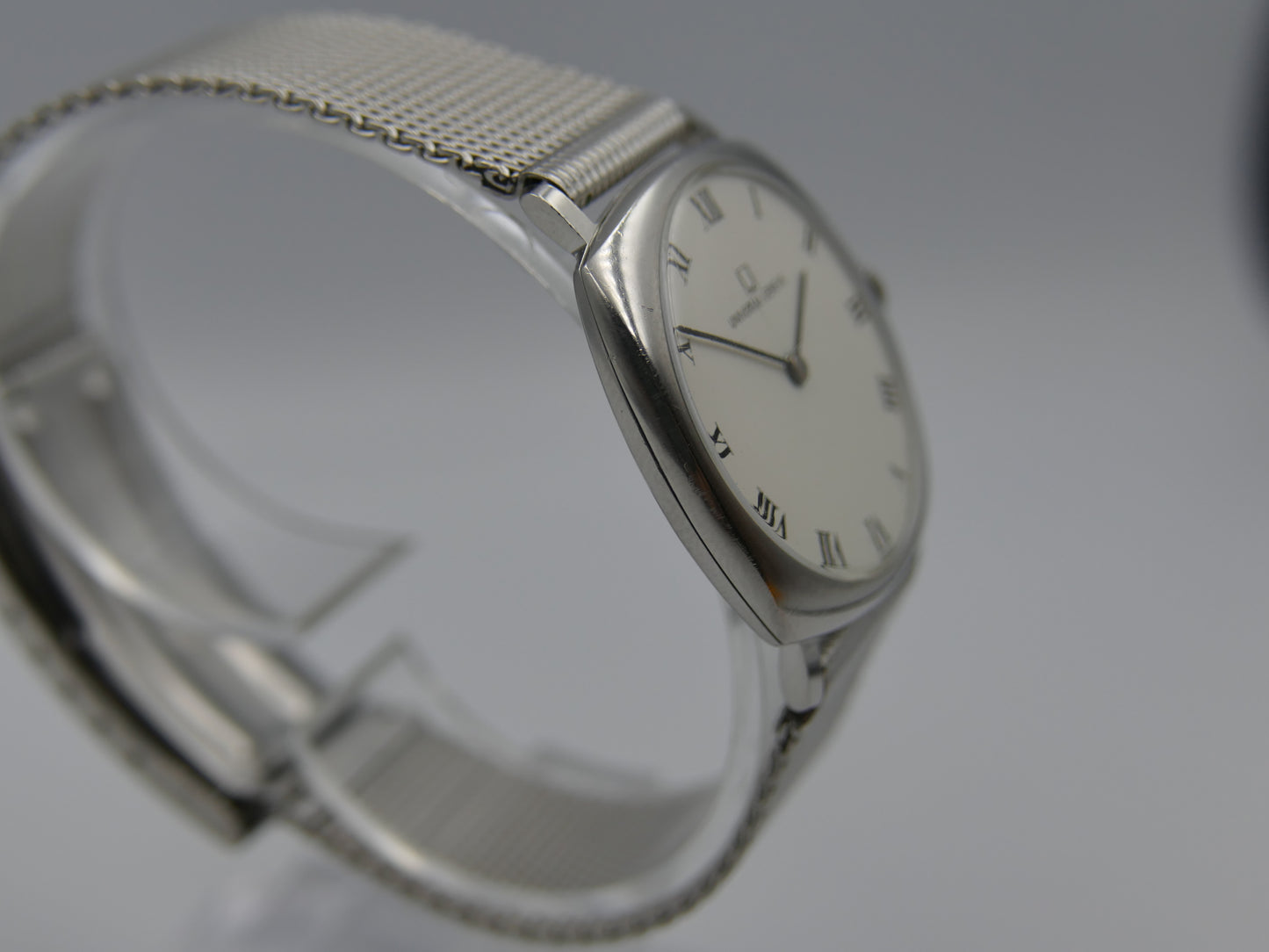 60s vintage watch Universal Geneve ref. 842112 /03 hand wind white roman thin