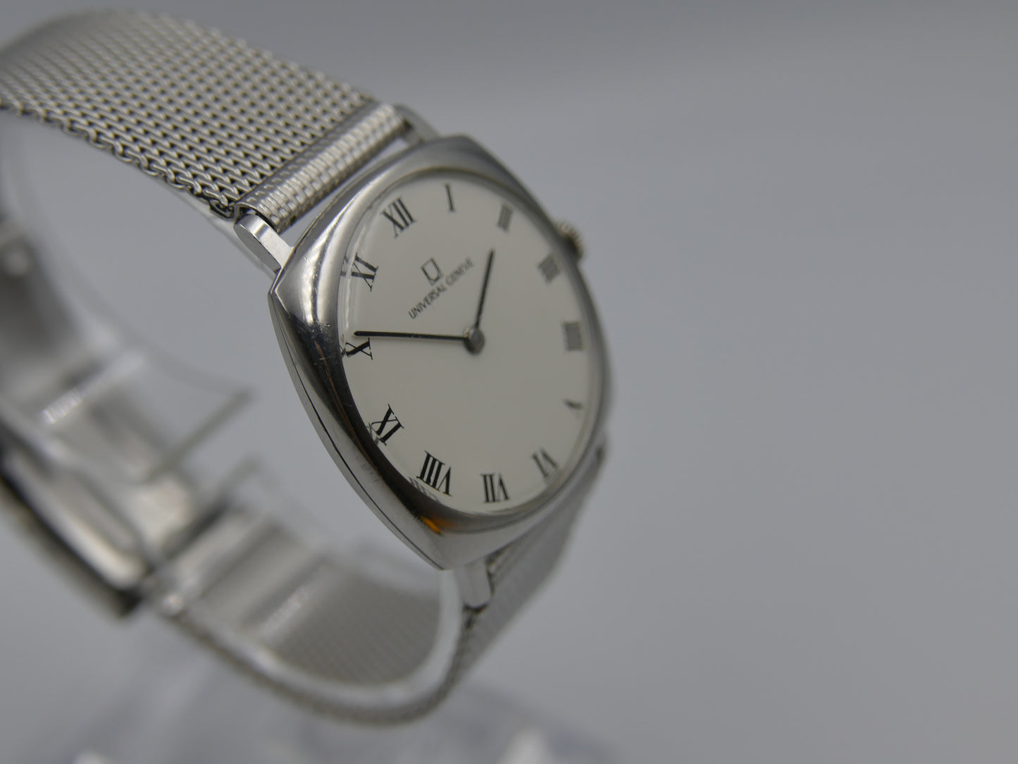 60s vintage watch Universal Geneve ref. 842112 /03 hand wind white roman thin