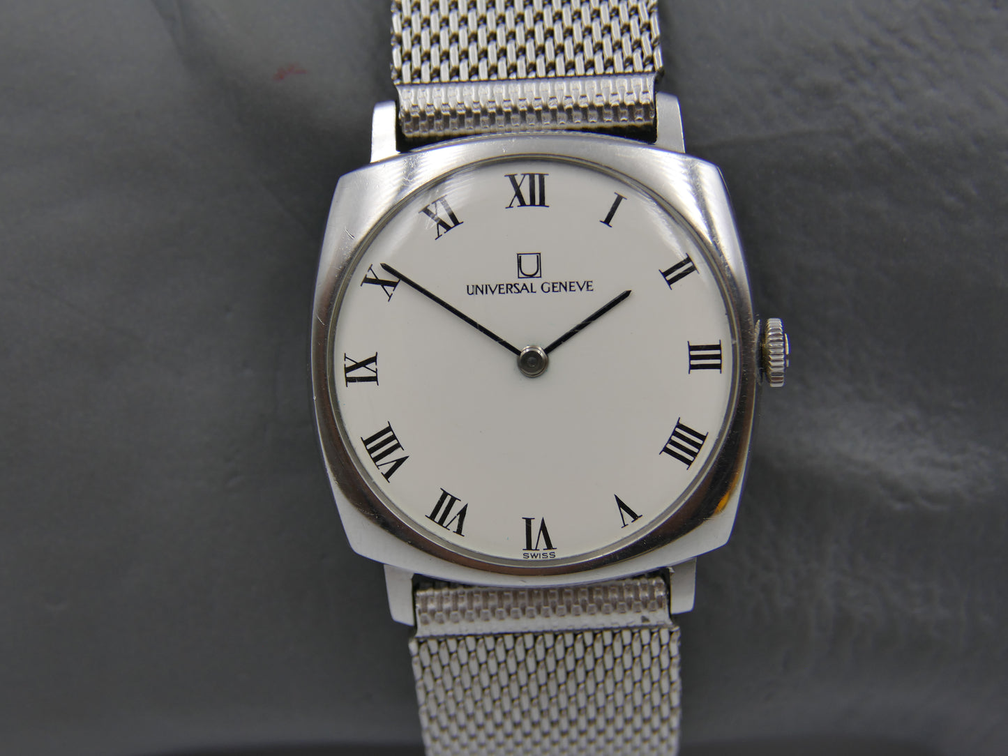 60s vintage watch Universal Geneve ref. 842112 /03 hand wind white roman thin