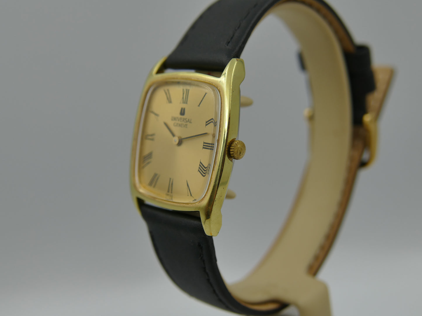 60s vintage watch mens Universal Geneve tank ref. 542114 ultra slim hand wind cal. 1-42 serviced