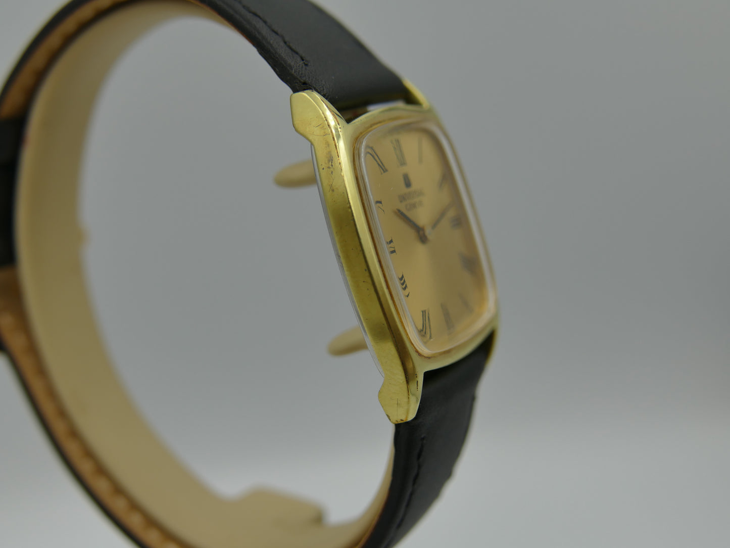 60s vintage watch mens Universal Geneve tank ref. 542114 ultra slim hand wind cal. 1-42 serviced