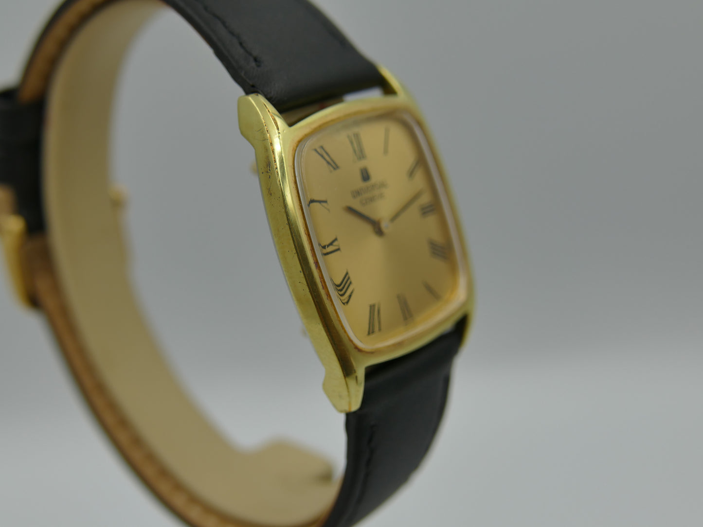60s vintage watch mens Universal Geneve tank ref. 542114 ultra slim hand wind cal. 1-42 serviced