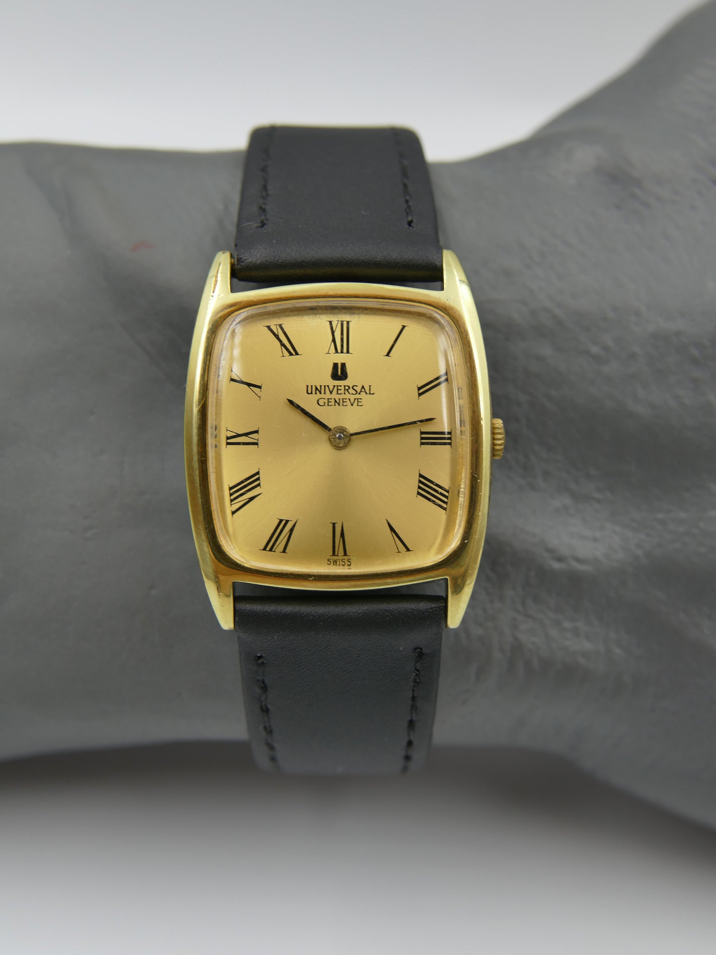 60s vintage watch mens Universal Geneve tank ref. 542114 ultra slim hand wind cal. 1-42 serviced