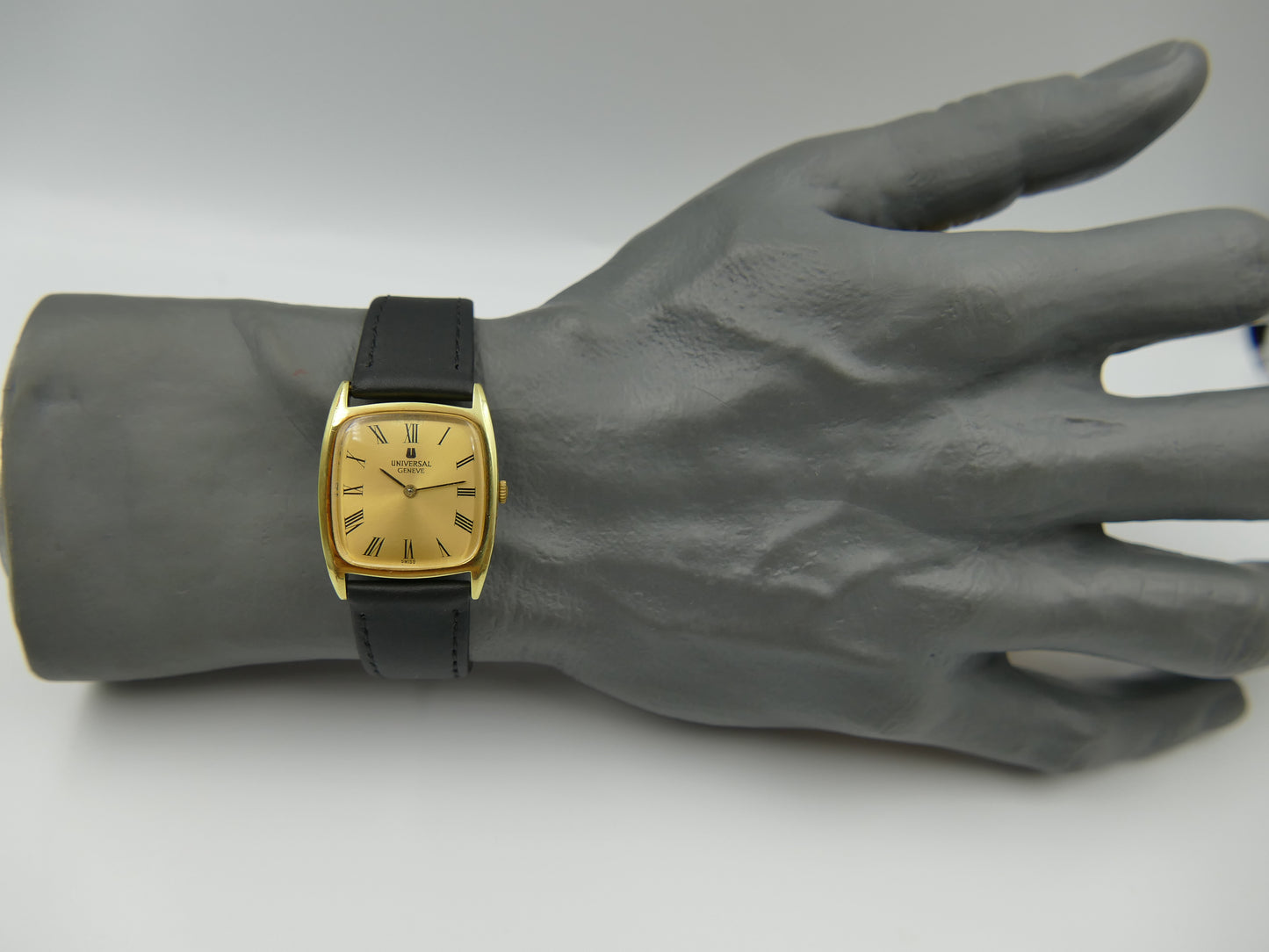 60s vintage watch mens Universal Geneve tank ref. 542114 ultra slim hand wind cal. 1-42 serviced