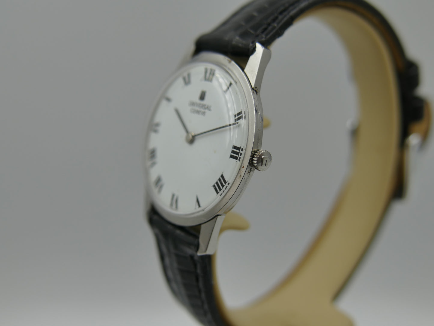60s vintage watch mens Universal Geneve ref. 842101 ultra slim hand wind cal. 1-42 serviced