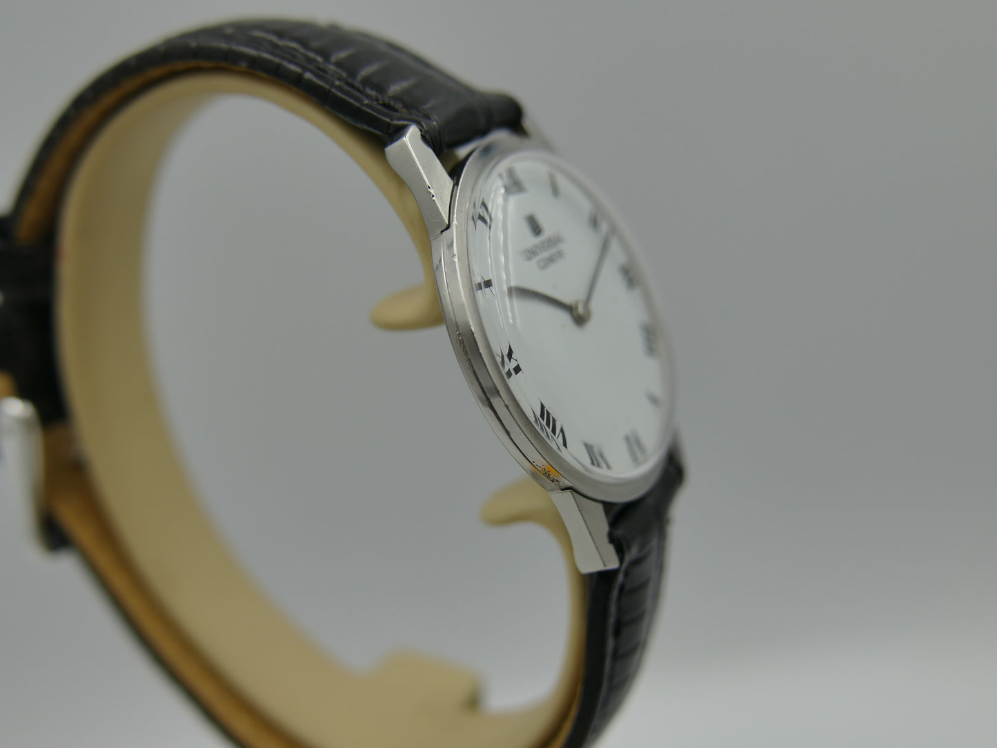 60s vintage watch mens Universal Geneve ref. 842101 ultra slim hand wind cal. 1-42 serviced