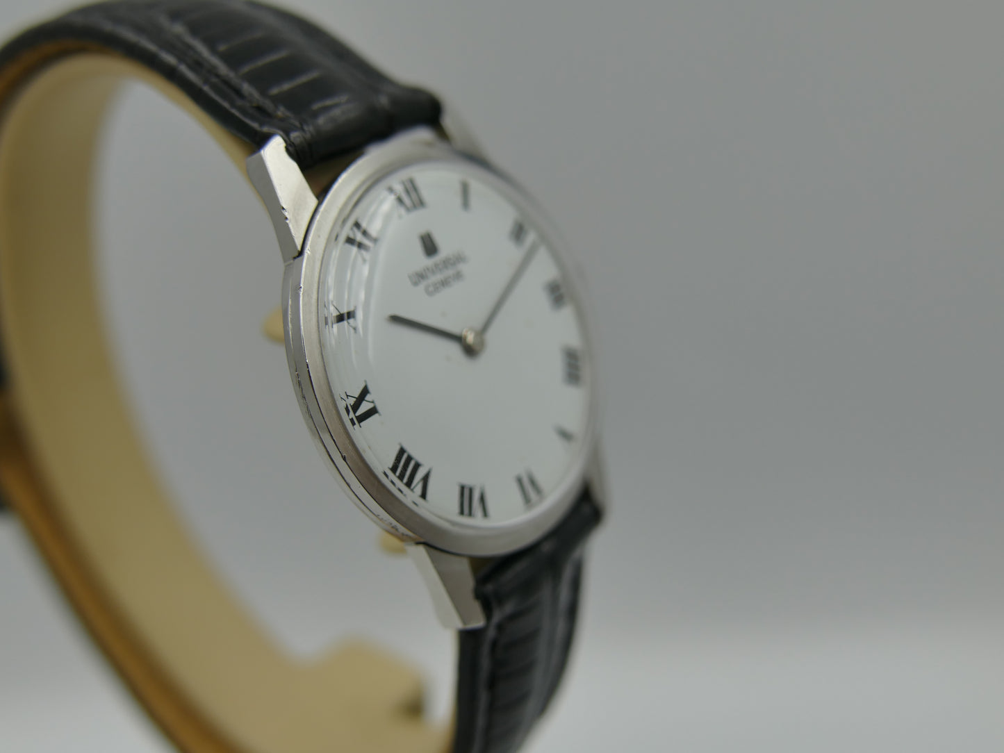 60s vintage watch mens Universal Geneve ref. 842101 ultra slim hand wind cal. 1-42 serviced