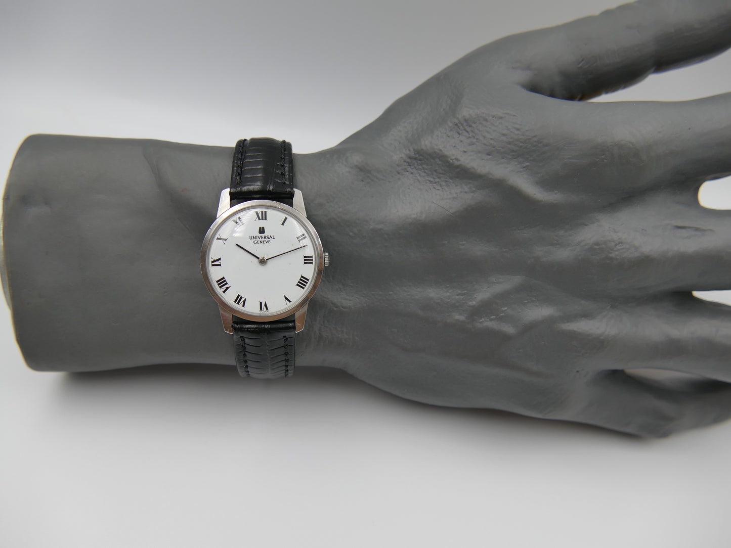 60s vintage watch mens Universal Geneve ref. 842101 ultra slim hand wind cal. 1-42 serviced
