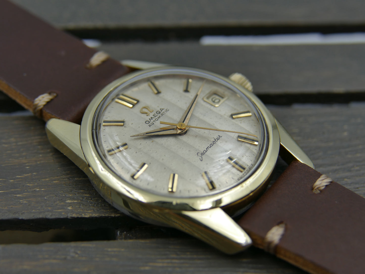 60s vintage watch mens Omega Seamaster ref 14701 61 SC automatic 562 gold cap Ribbon Wave