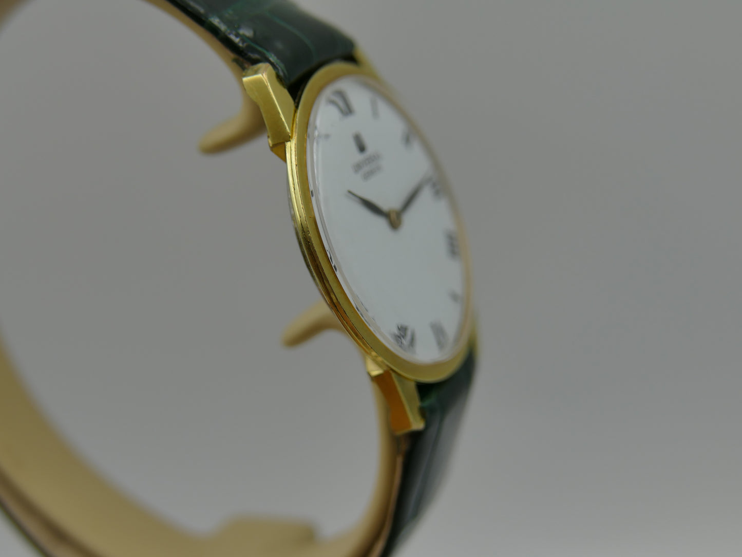 60s vintage watch Universal Geneve ref. 542 101 ultra slim hand wind cal. 42 serviced gold pl