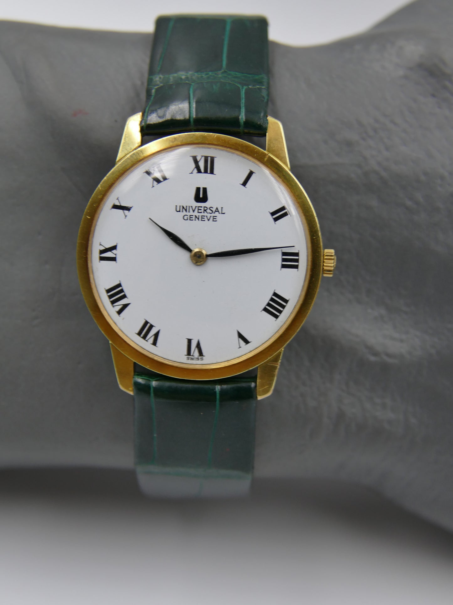 60s vintage watch Universal Geneve ref. 542 101 ultra slim hand wind cal. 42 serviced gold pl
