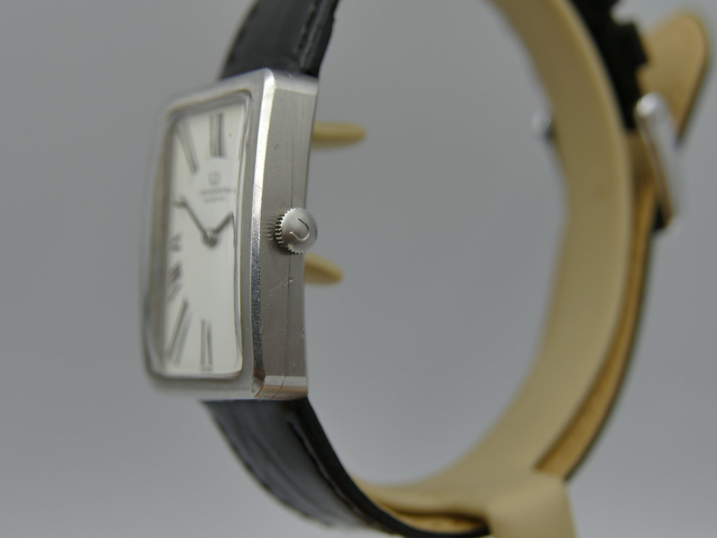 60s vintage watch Universal Geneve tank ref 842116 /01 hand wind cal 42