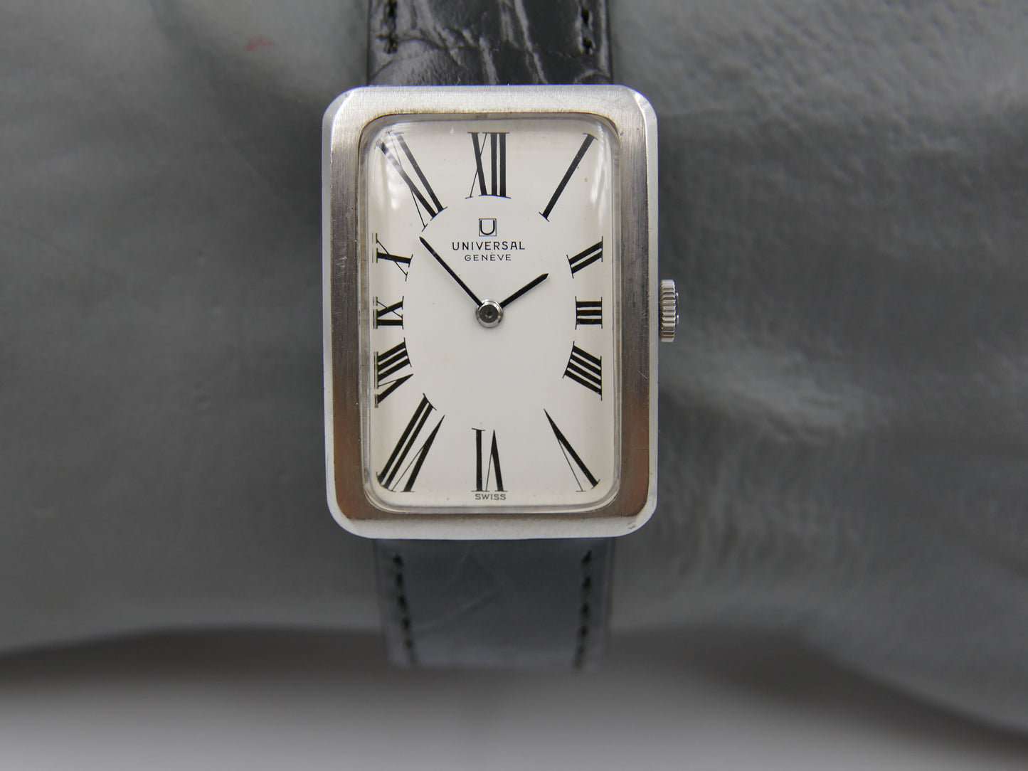 60s vintage watch Universal Geneve tank ref 842116 /01 hand wind cal 42