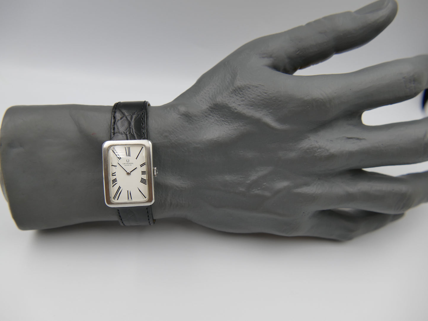 60s vintage watch Universal Geneve tank ref 842116 /01 hand wind cal 42