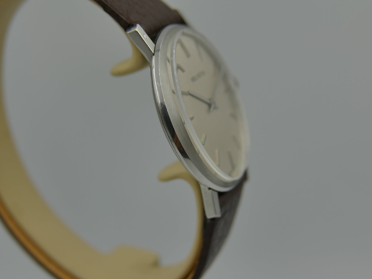 vintage watch mens Helvetia oval ref. 7001.018.30 hand wind peseux 7001 slim flat