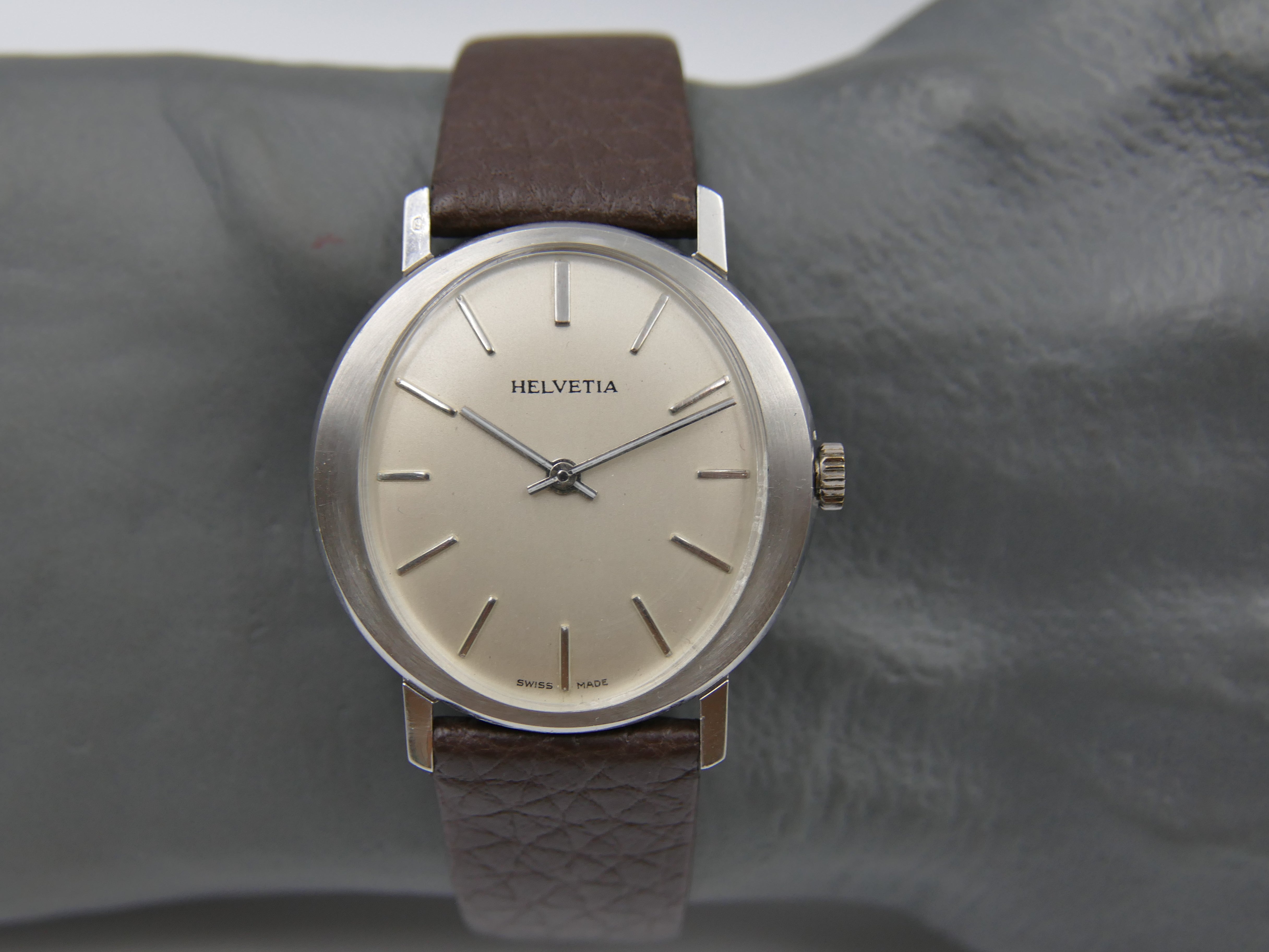 vintage watch mens Helvetia oval ref. 7001.018.30 hand wind peseux