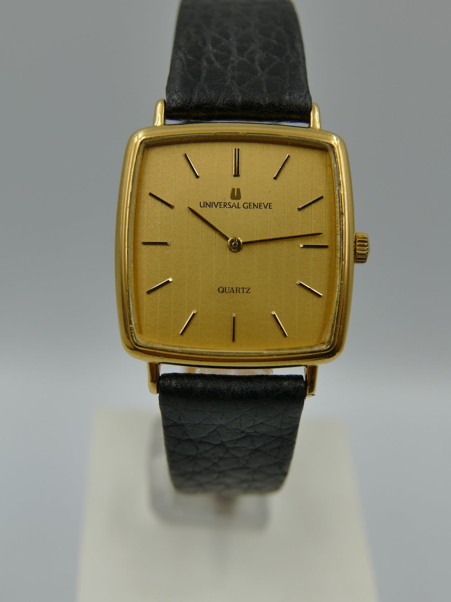 Vintage watch mens Universal Geneve ref 543301 quartz square gold pl