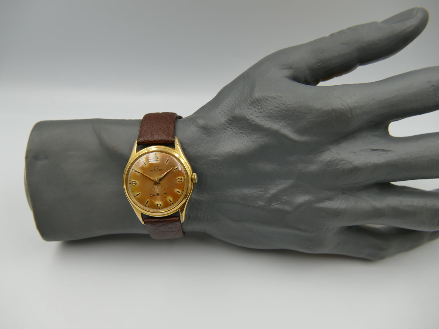 60s vintage Lemania ref. 239 hand wind cal. 3000 tropical dial