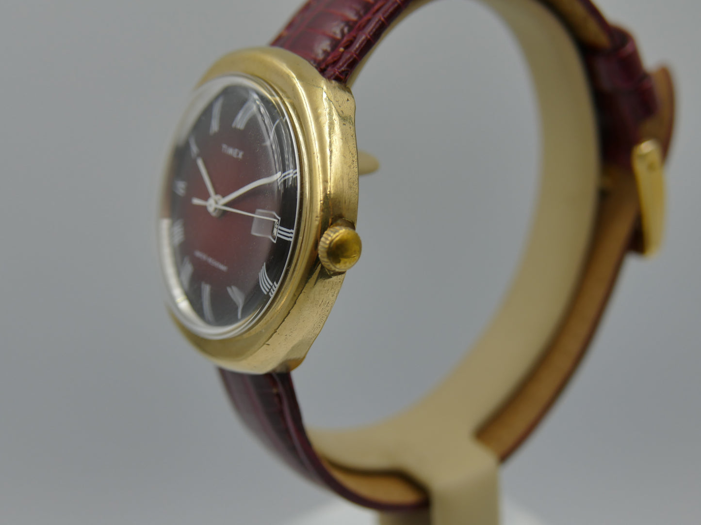 Vintage watch mens Timex hand wind burgundy gold pl