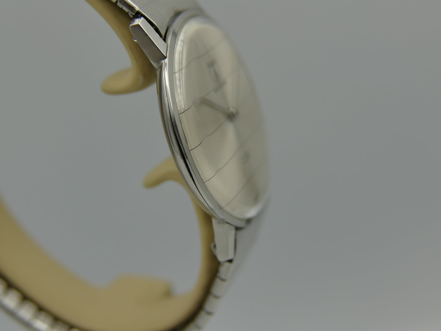 60s vintage watch mens Manpower hand wind Peseux 320 ultra thin serviced