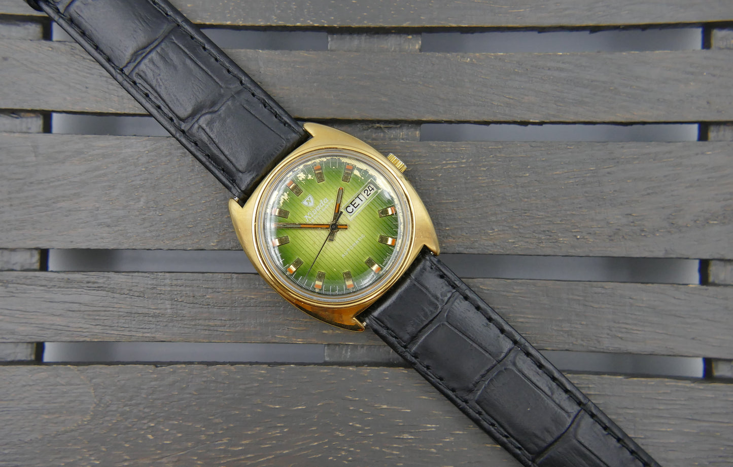 70s vintage watch mens Nivada Compensamatic ref 67111 automatic AS 2066 green dial serviced