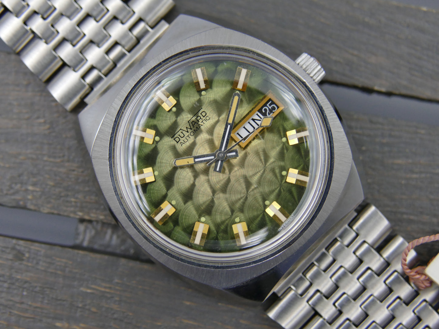 70s vintage watch DUWARD Automatic Cal. ETA 2789 Ref. 6002 green brushed circular dial NOS