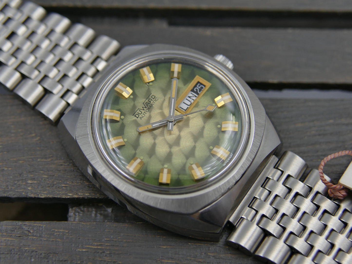 70s vintage watch DUWARD Automatic Cal. ETA 2789 Ref. 6002 green brushed circular dial NOS