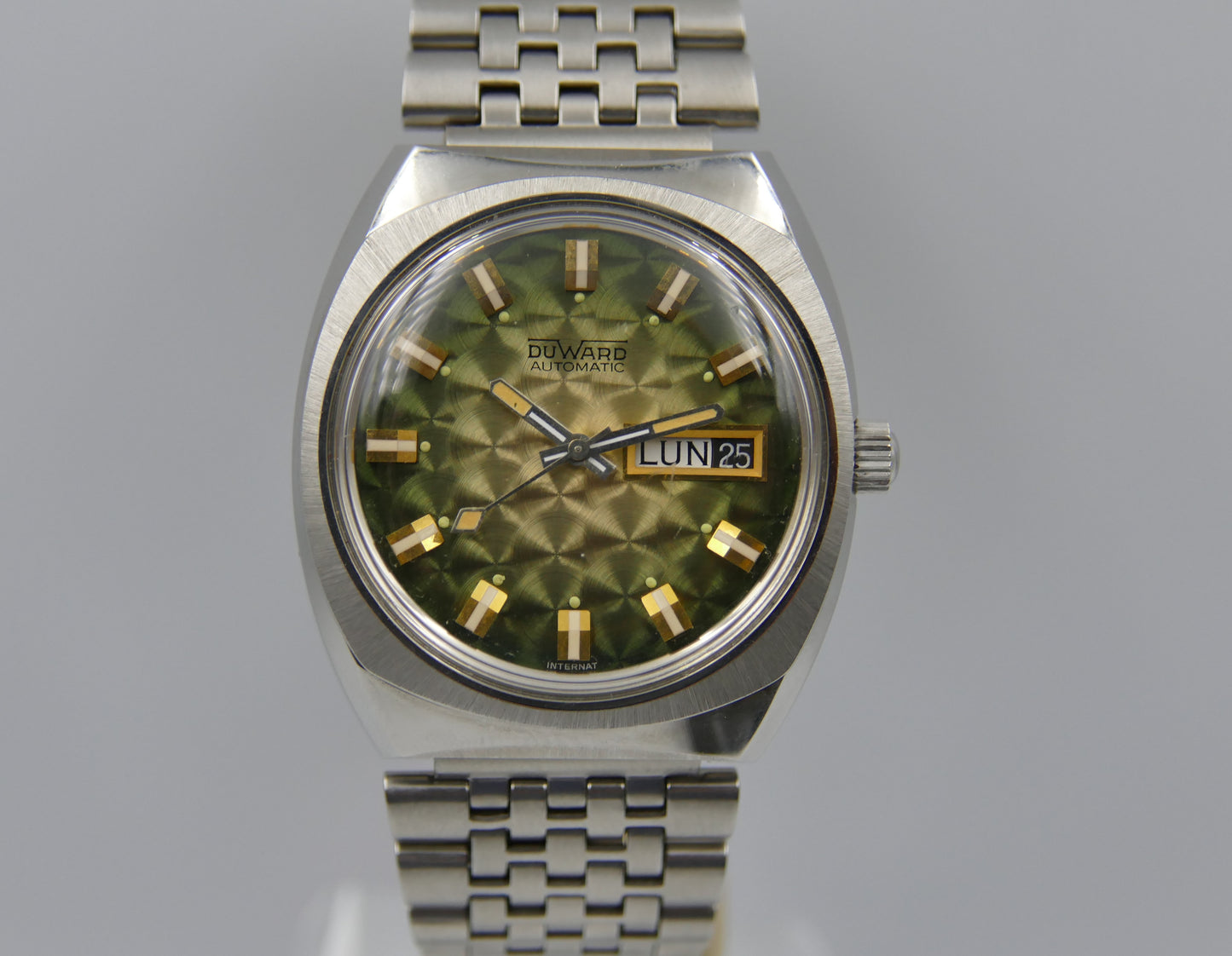 70s vintage watch DUWARD Automatic Cal. ETA 2789 Ref. 6002 green brushed circular dial NOS