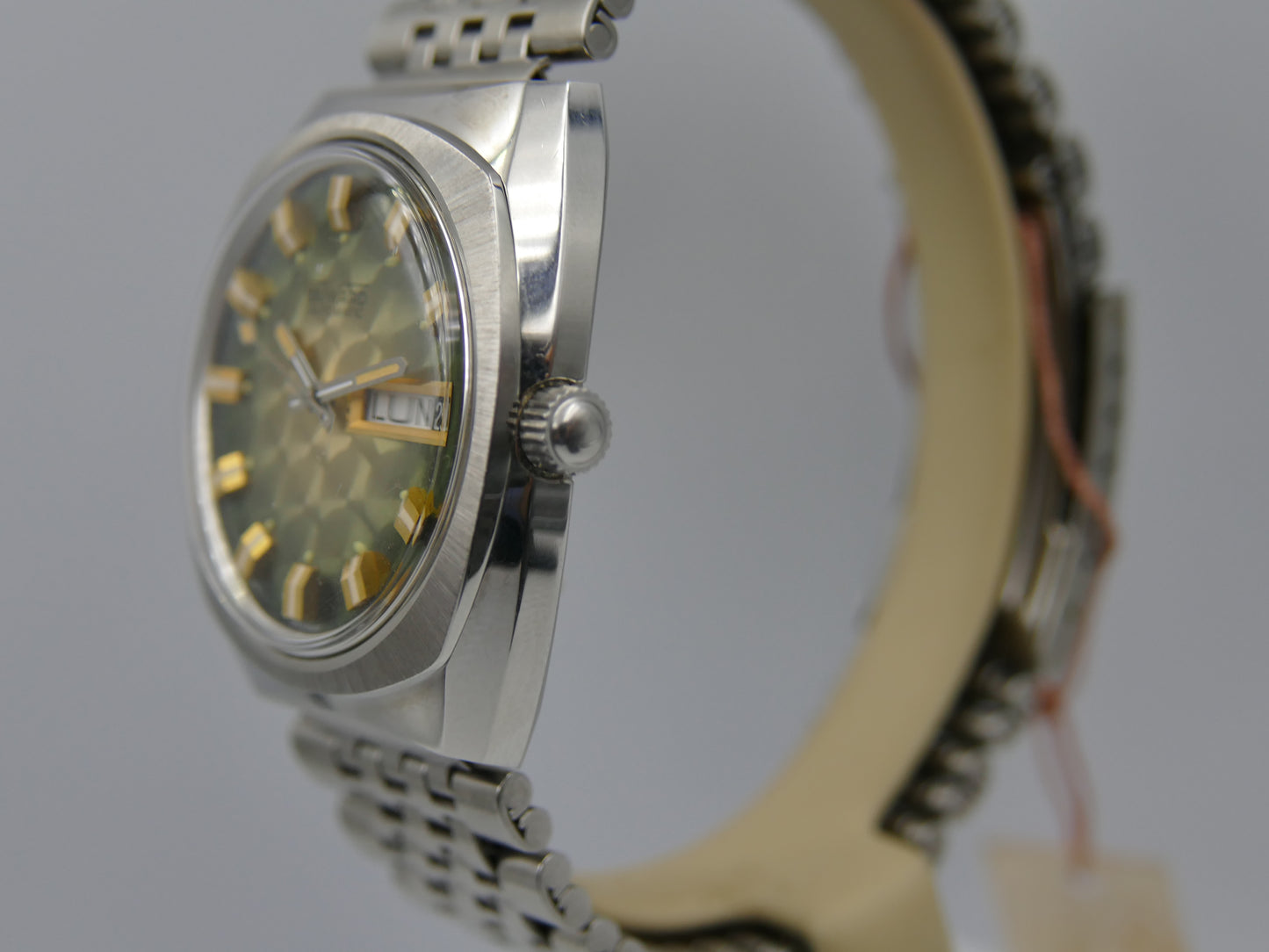 70s vintage watch DUWARD Automatic Cal. ETA 2789 Ref. 6002 green brushed circular dial NOS