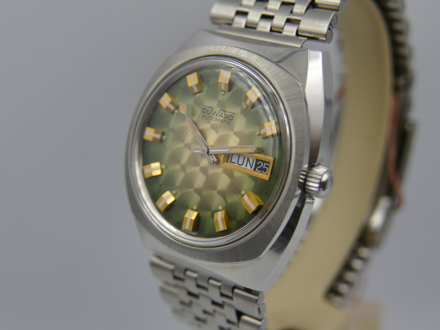 70s vintage watch DUWARD Automatic Cal. ETA 2789 Ref. 6002 green brushed circular dial NOS
