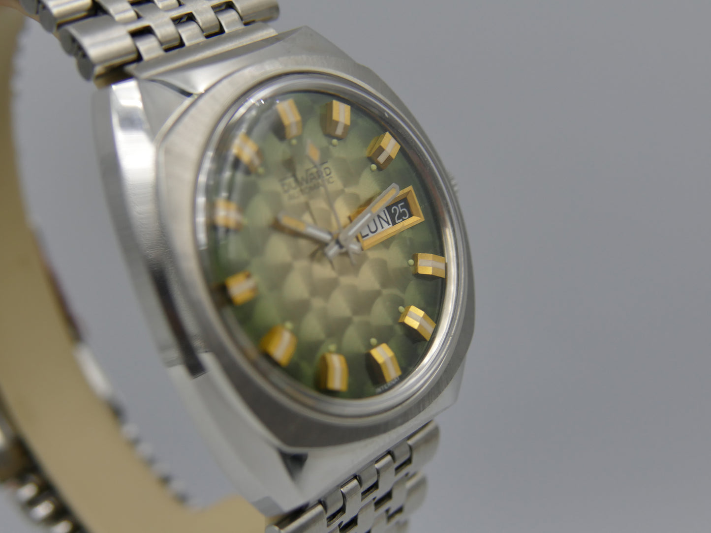 70s vintage watch DUWARD Automatic Cal. ETA 2789 Ref. 6002 green brushed circular dial NOS