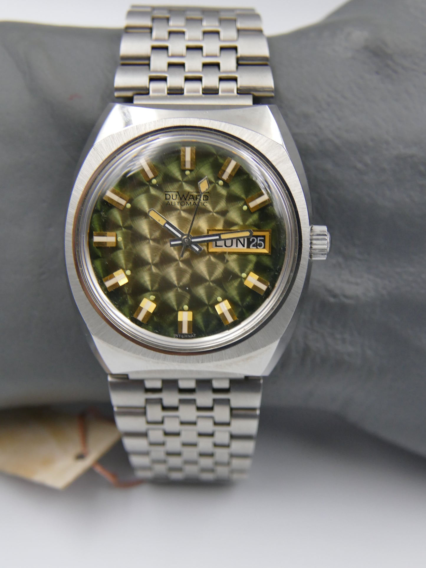 70s vintage watch DUWARD Automatic Cal. ETA 2789 Ref. 6002 green brushed circular dial NOS