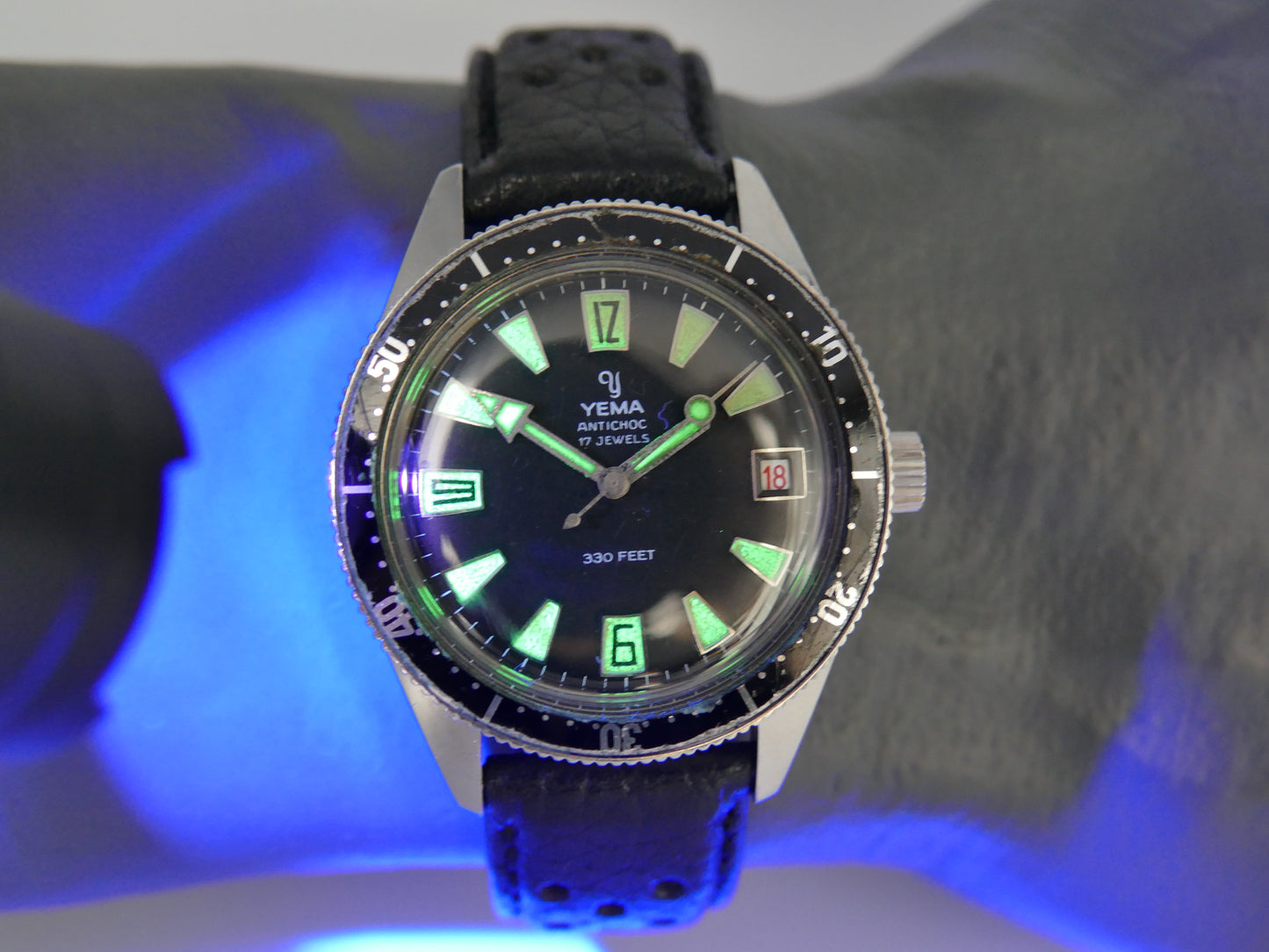 60s vintage watch mens Yema 330 feet SKIN DIVER ref. 8755 Steel Pre superman 38mm