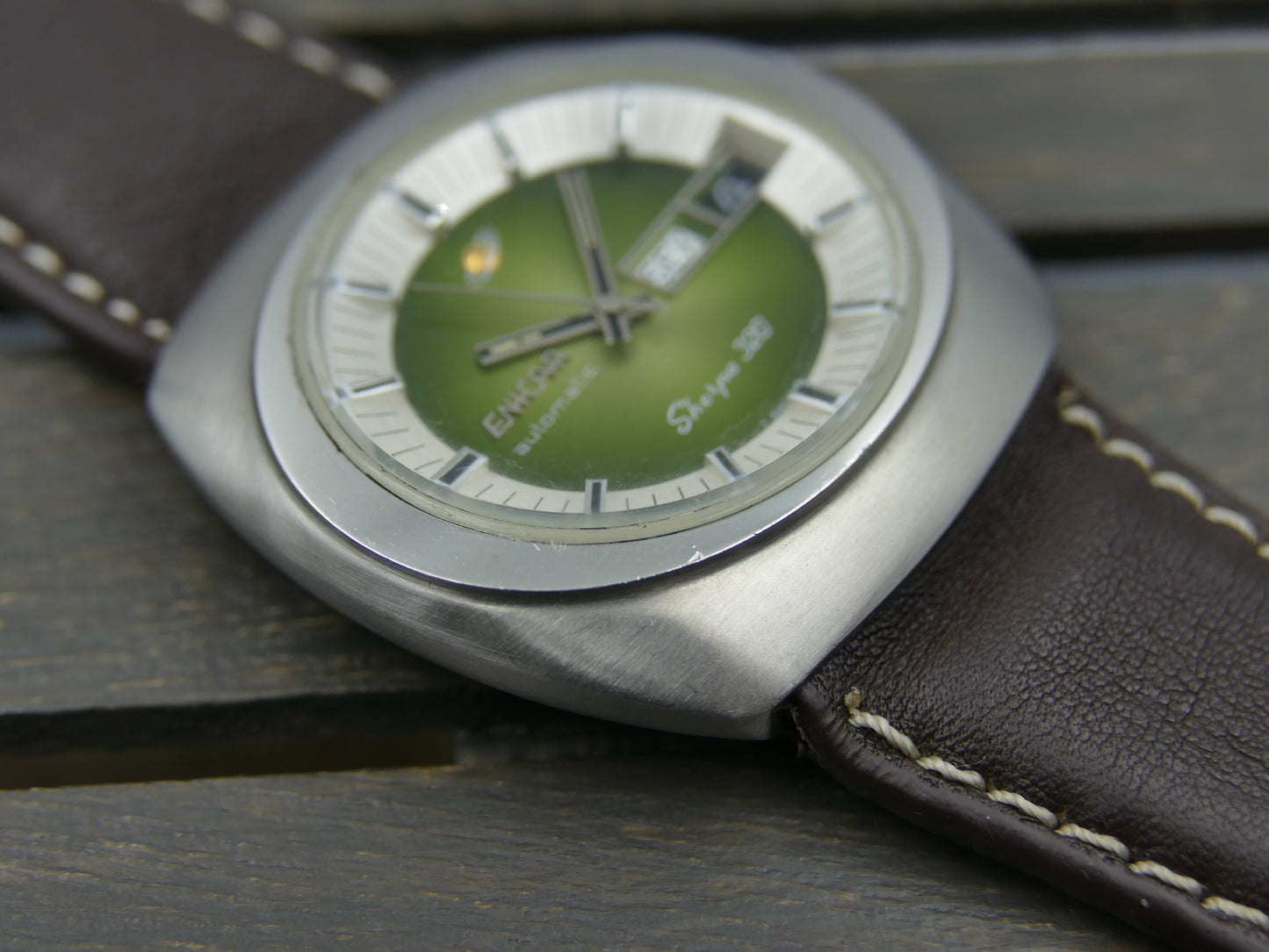 70s vintage watch NOS Enicar Sherpa 320 ref 167-10-01 automatic cal. AR 167 Steel green