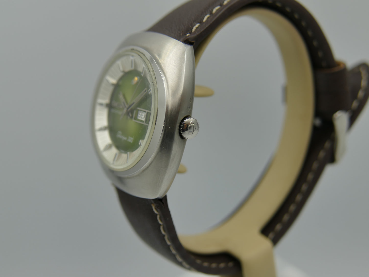 70s vintage watch NOS Enicar Sherpa 320 ref 167-10-01 automatic cal. AR 167 Steel green
