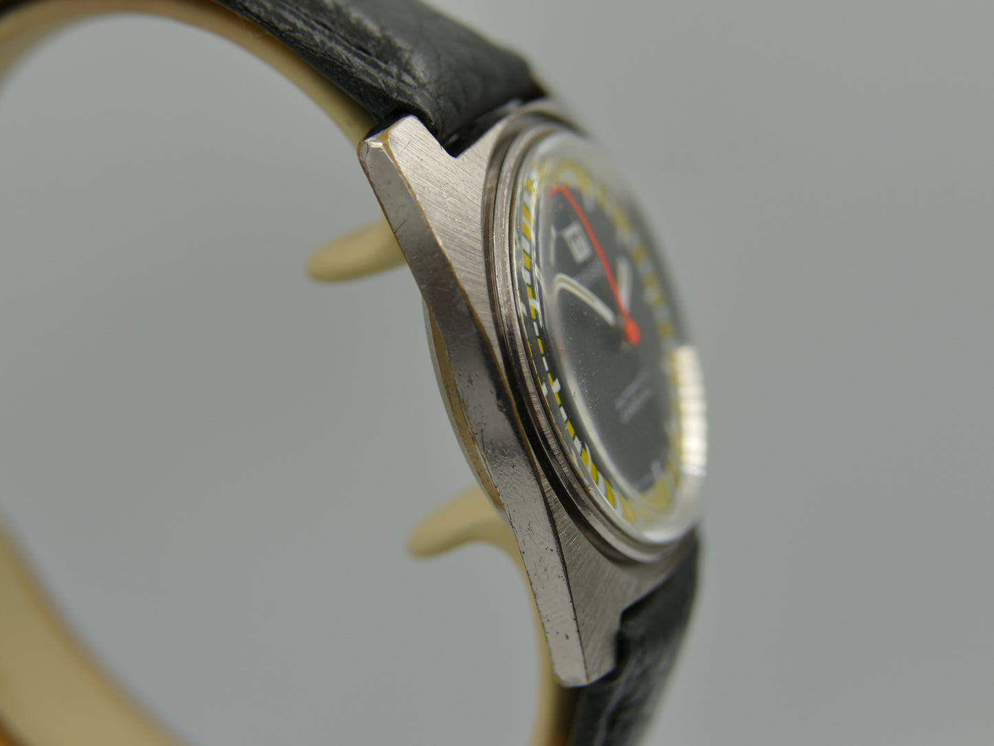 70s vintage watch Tissot Carrousel ref 44590 5 automatic 784 yellow