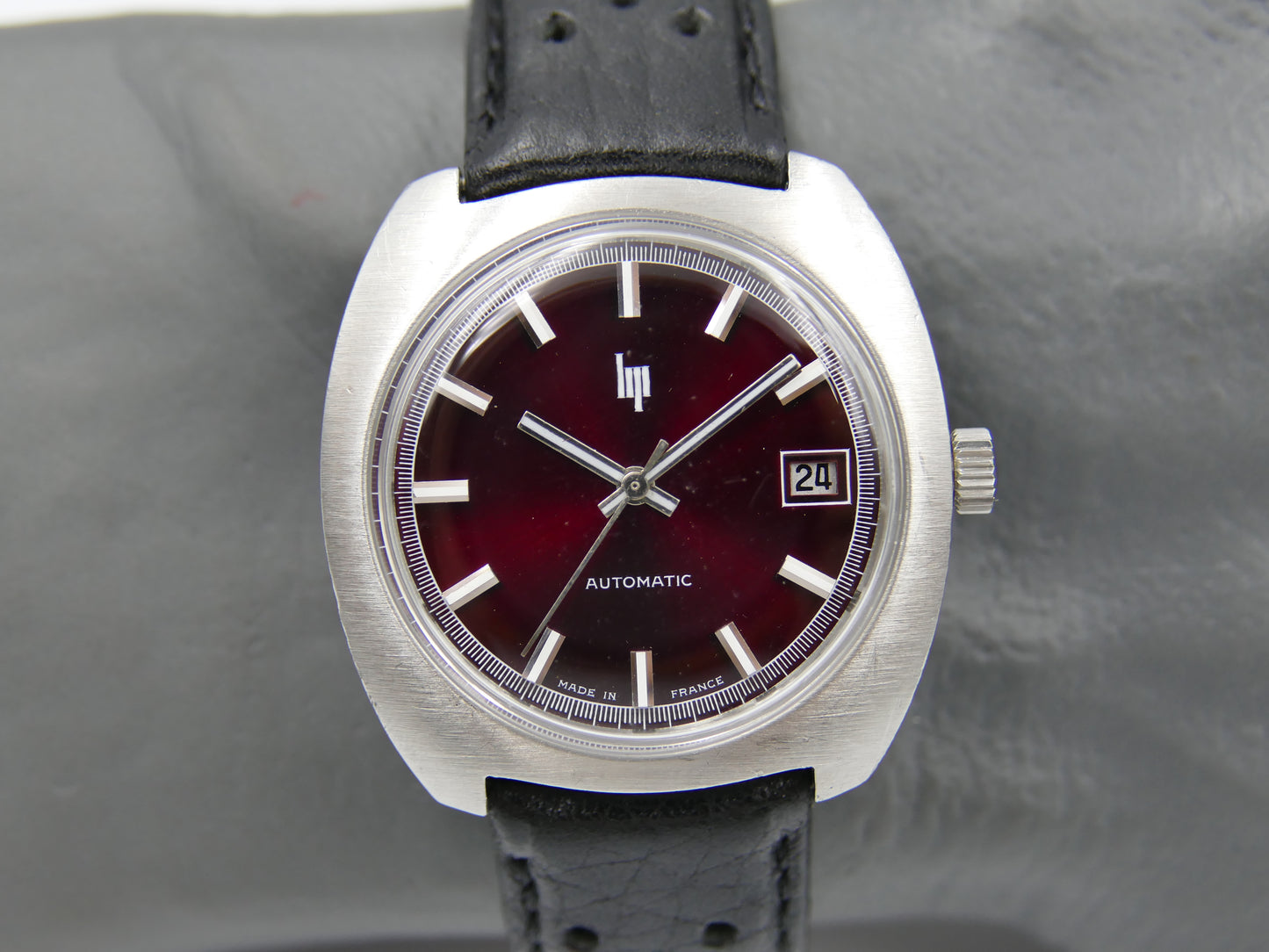 70s vintage watch mens LIP Sport Tonneau automatic Duromat 7525 Burgundy dial