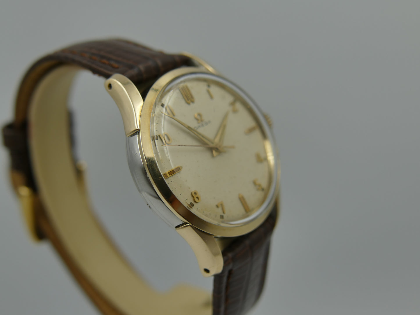 50s vintage watch mens Omega ref. 2640 -6 SC hand wind cal 283 gold cap serviced