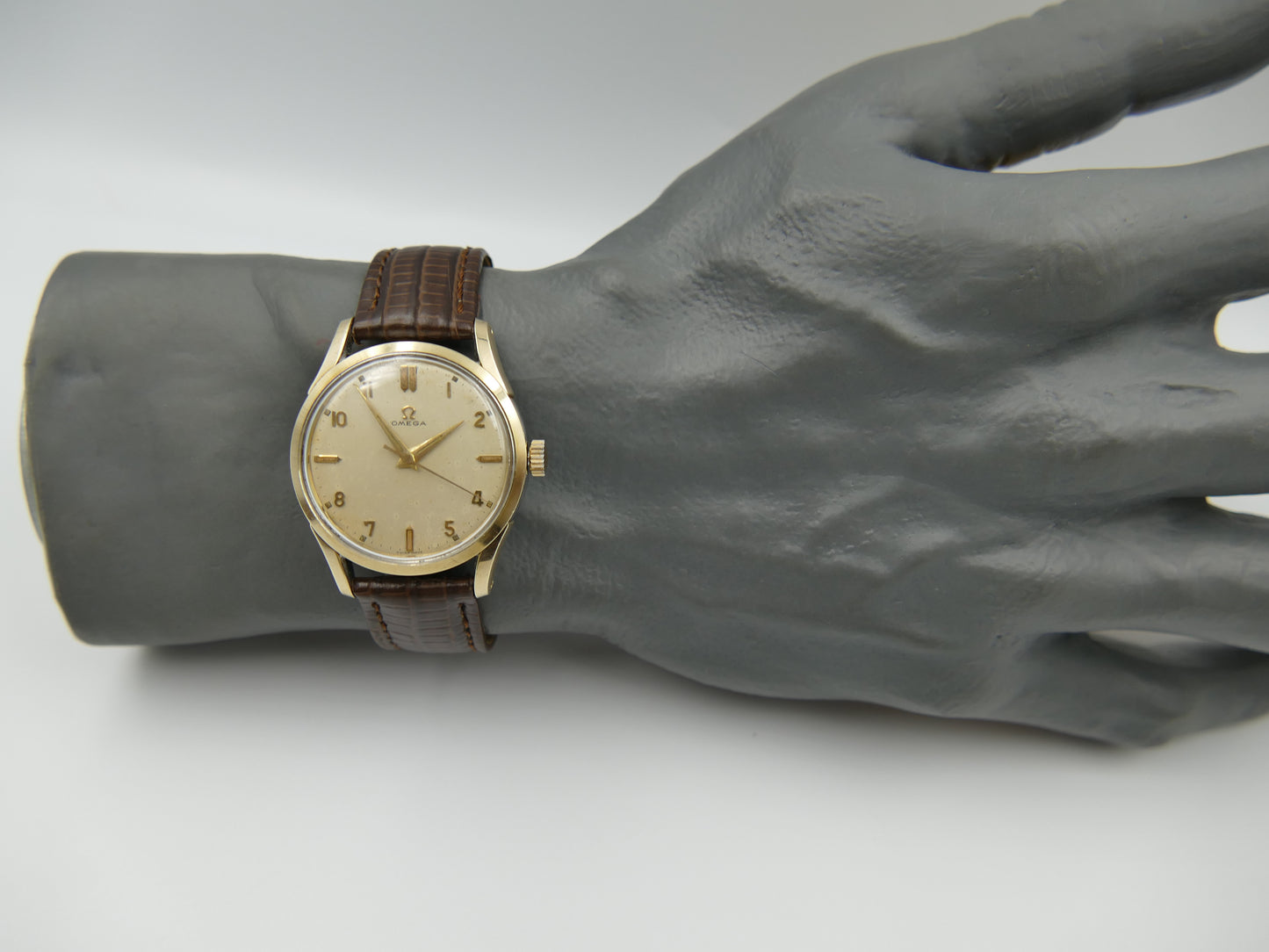 50s vintage watch mens Omega ref. 2640 -6 SC hand wind cal 283 gold cap serviced