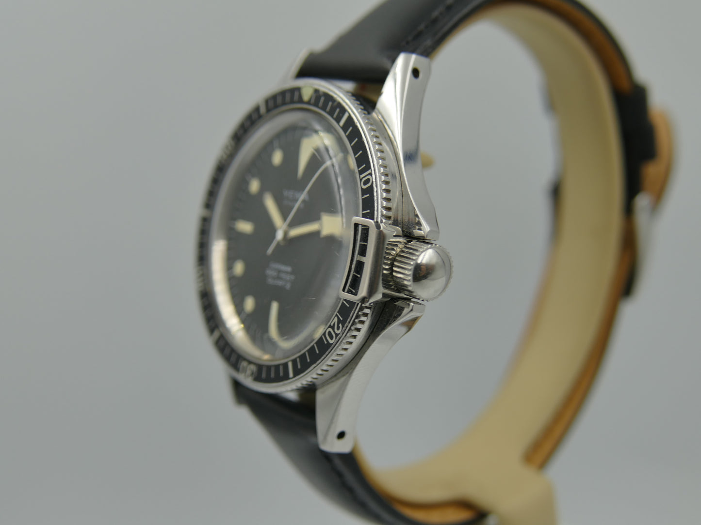 70s vintage watch mens diver plongee Yema Superman 990 feet quartz ref T9.001.6