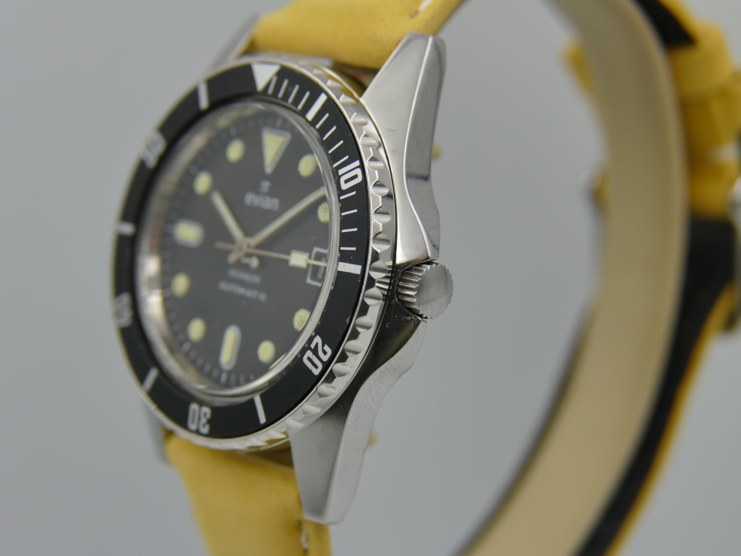80s vintage watch mens diver plongee Evian Besançon automatic FE 5611 NOS serviced