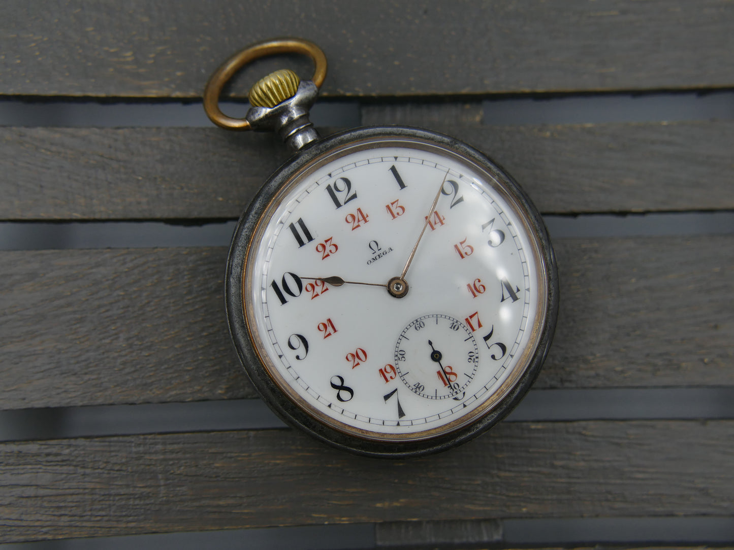 1908 vintage gousset pocket watch Omega 20’’’ L7-16p manual wind metal gun case