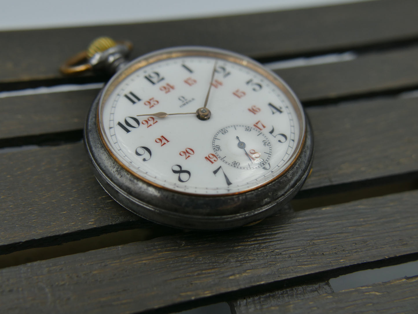 1908 vintage gousset pocket watch Omega 20’’’ L7-16p manual wind metal gun case