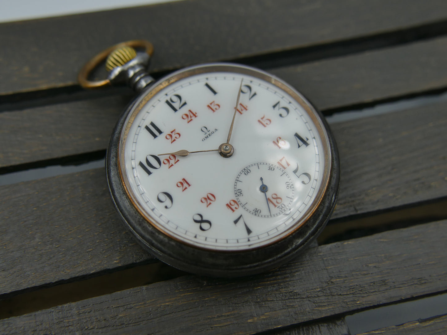1908 vintage gousset pocket watch Omega 20’’’ L7-16p manual wind metal gun case